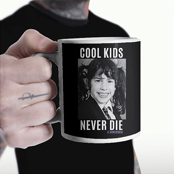 Caneca Cool Kids Never Die Amy Winehouse Branca
