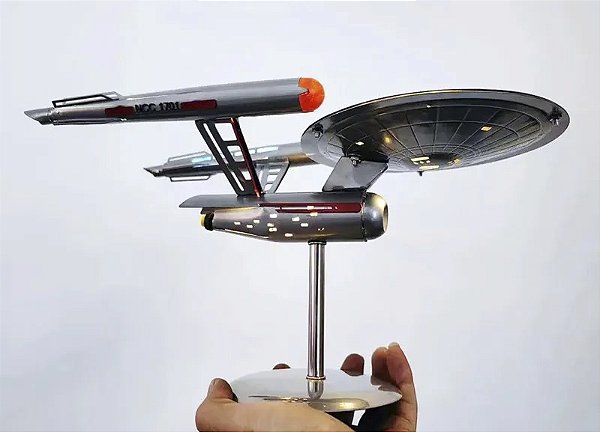 Réplica Nave U.S.S. Enterprise Snap 2T-1/2500 com LED Star Trek Jornada Nas Estrelas 30 cm