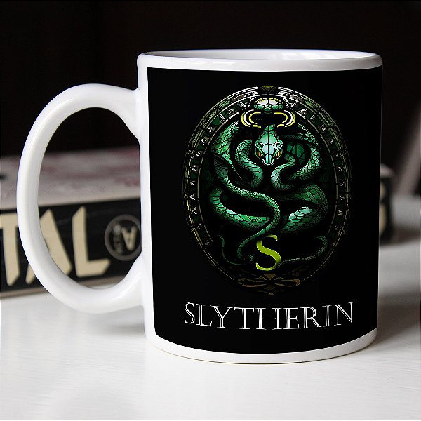 Caneca Cilíndrica Brasão Casa Slytherin Sonserina Harry Potter Cobra Escola Hogwarts Branca