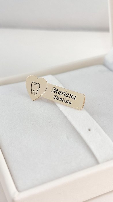 Broche Personalizado Profissional – Coração com Dente Banhado a Ouro 18k