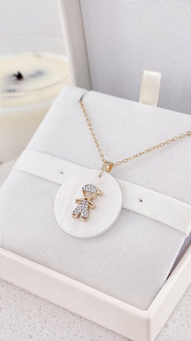 Colar Personalizado com Pingente de Menino Com Pedra Swarovski - Banho de Ouro 18k