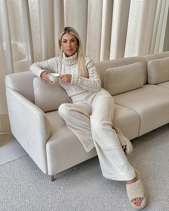 Blusão Cropped com Gola Alta