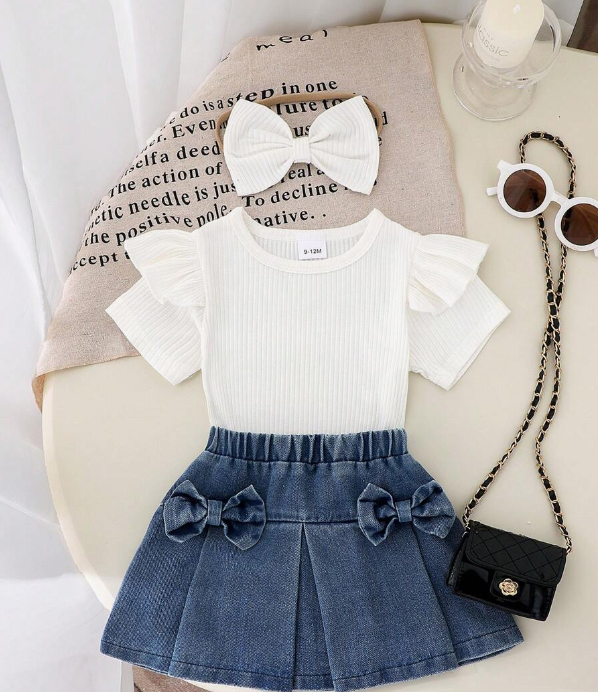 Conjunto de 3 peças para Menina Bebê Camiseta de Manga Curta Canelada , Saia Denim com Elástico na Cintura e Decoração de Borboleta, e Conjunto de Elástico para Cabelo