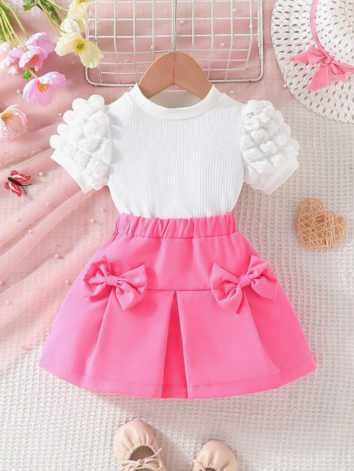 Conjunto de Camiseta com Manga Curta e Bufante e Saia com Laço