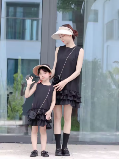 Mãe e Filha, Vestidos Ruffle, Roupa Preta, Moda Mãe das Meninas, Crianças, Adultos