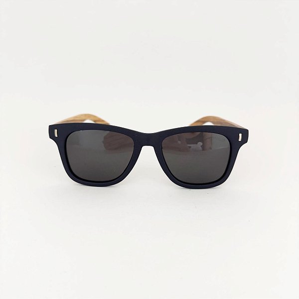 Oxiom azul com madeira clara