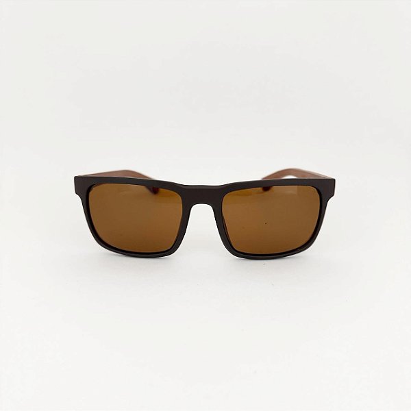 Viper marrom com madeira escura