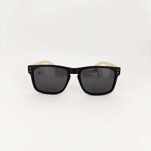 Rift preto com madeira clara