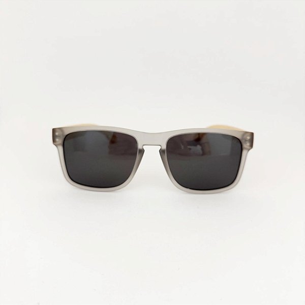 Rift fume com madeira clara