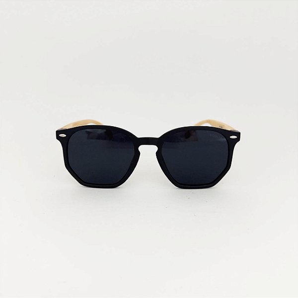 Magno preto com madeira clara