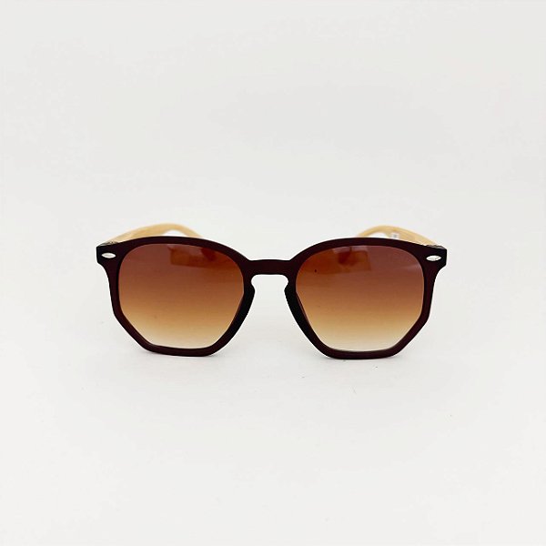 Magno marrom com madeira clara