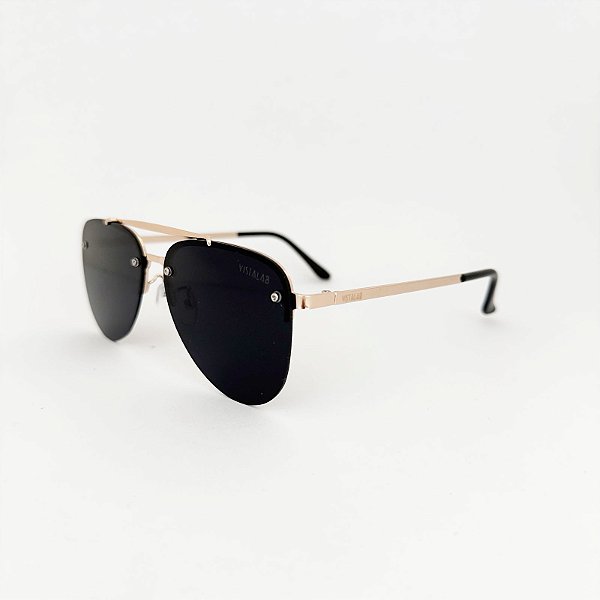 Feme dourado com preto