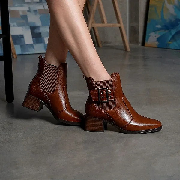 Bota Pegada Feminina em Couro