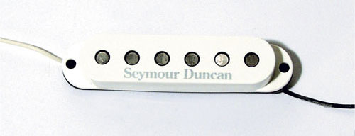 Cover para Captadores Strat - c/ logo Seymour Duncan  Cor: Branco