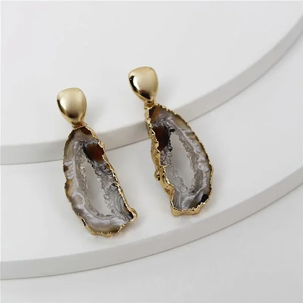 Brinco Geodo Natural pendurado preto Banhado a Ouro 18k - Pedras Naturais