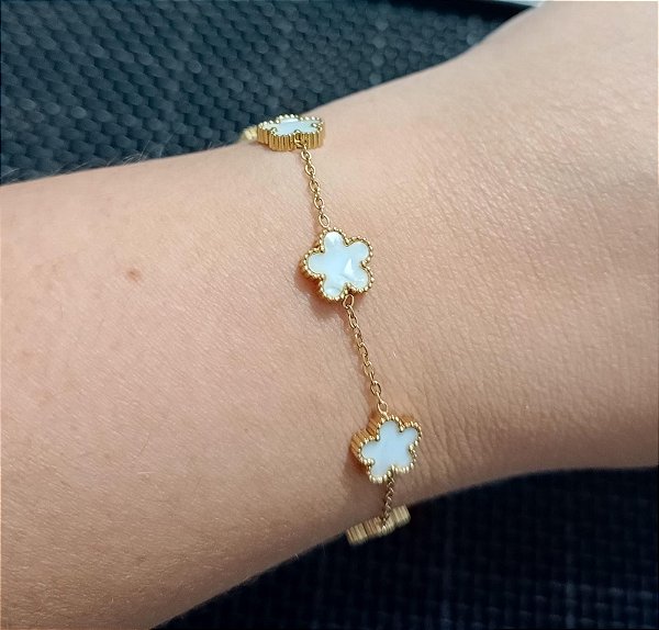 Pulseira Flores Brancas em Aço Inox Dourado