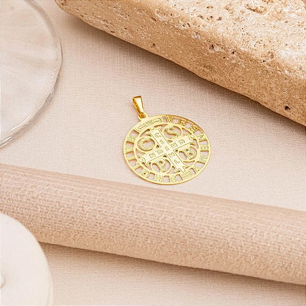 Pingente São Bento Banhado em Ouro Amarelo