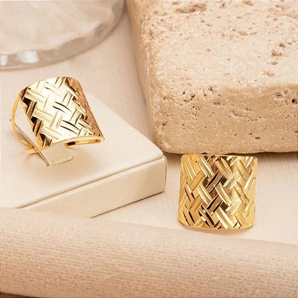 Anel Largo Diamantado banhado em Ouro Amarelo
