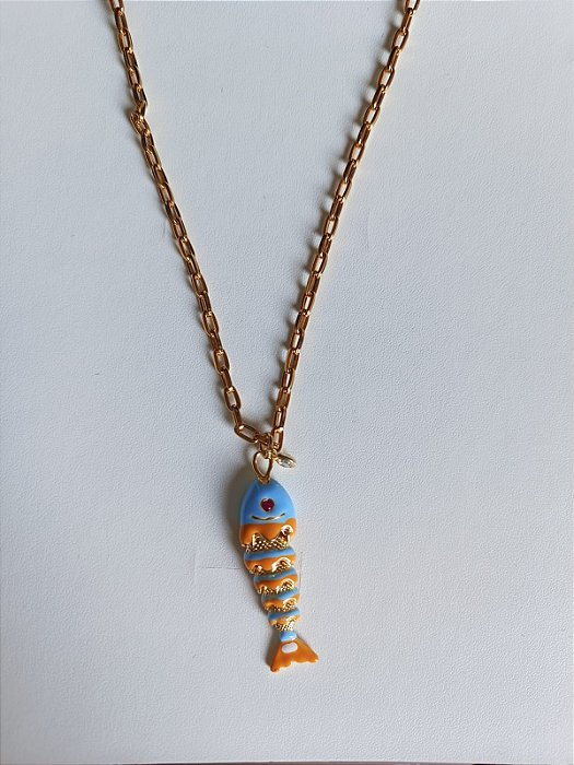 Colar Peixe Resinado Azul e Laranja com Ponto de Luz em Zirconia banhado a ouro