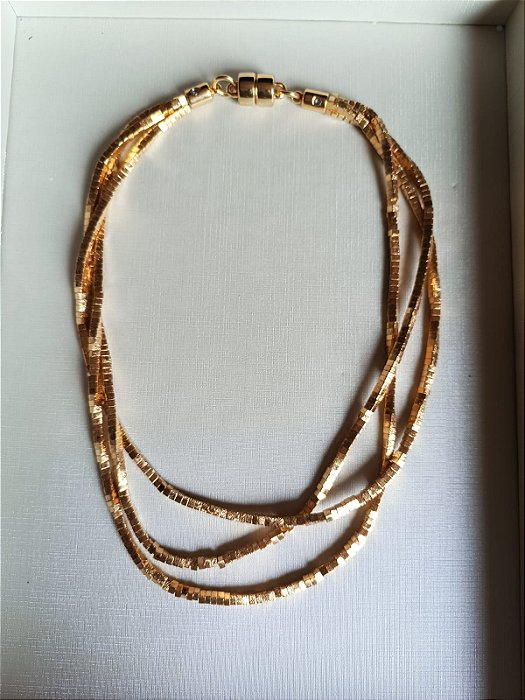 Colar canutilhos brilho e fosco banhado a ouro