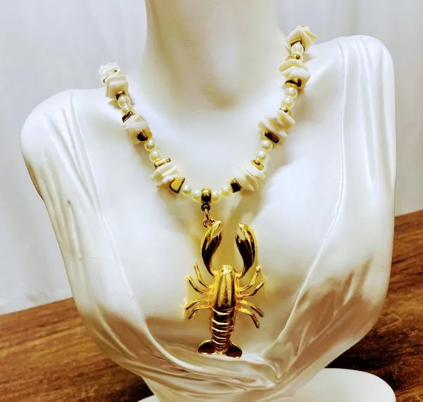 Colar Lagosta com cascalho natural - Bijuteria