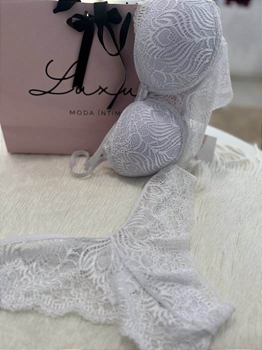 Conjunto fio dental médio em renda branco com bojo