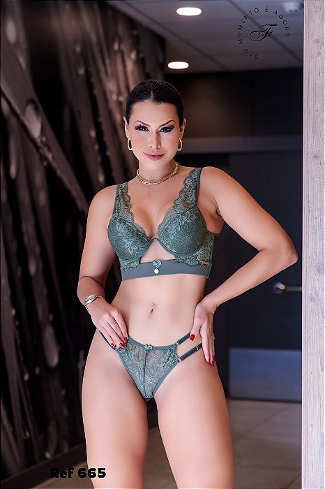 Conjunto com bojo e aro inteiro todo em renda - Tam M