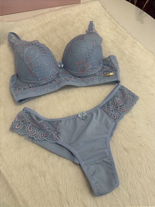 Conjunto em renda com detalhe na alça