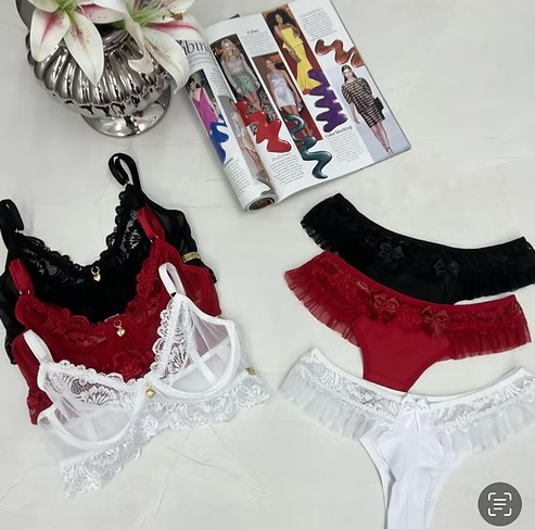 Conjunto sutiã sem bojo e com aro em tule e renda