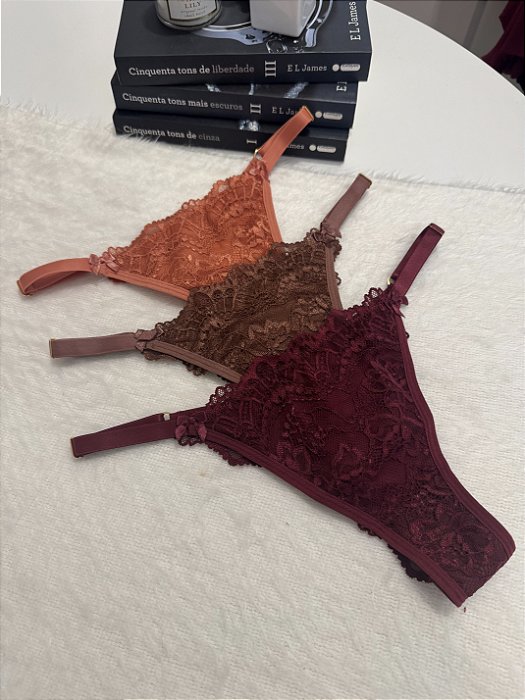 Calcinha fio dental com renda e regulagem na lateral