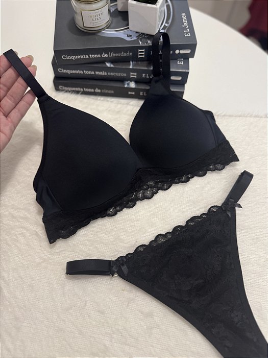 Conjunto sutiã com bojo soft e calcinha fio com regulagem - Preto