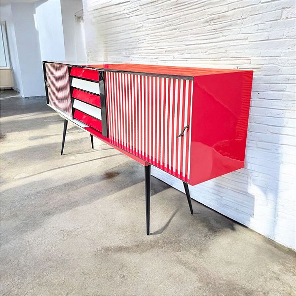 BUFFET MODERNISTA