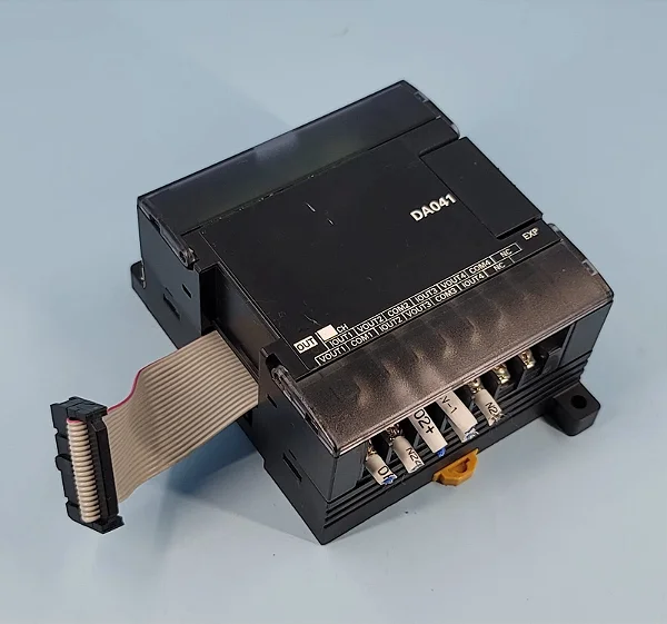 Módulo Cp1w-da041 4 Saídas Analógicas 12 Bits Omron Com Nf