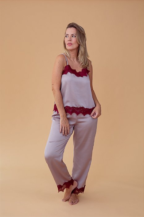 Pijama alcinha longo Nude com renda vinho