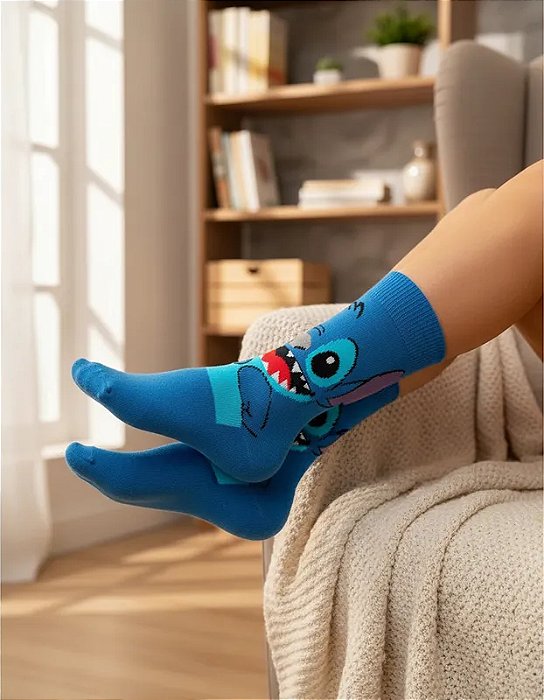 Meia Esportiva Divertida Cano Medio Stitch Azul