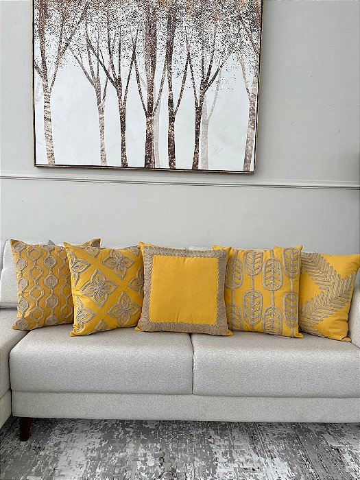 Conjunto com 5 Almofadas Bordadas Ocre
