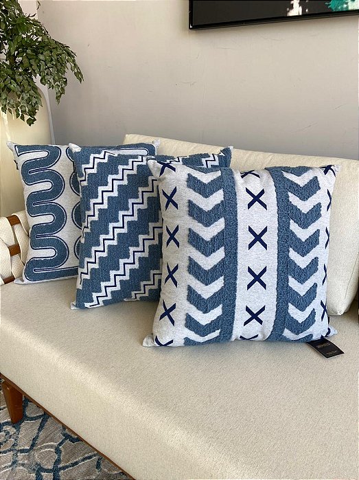 Conjunto com 3 Almofadas Bordadas Azuis