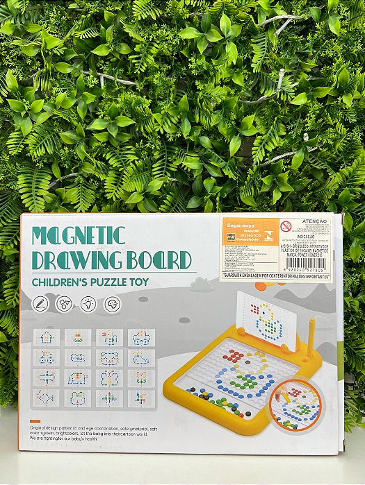 Magnetic drawing board (Quadro Magneticto)