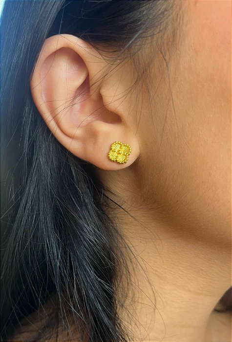 Brinco trevo dourado