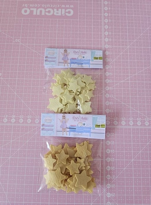 RECORTES DE FELTRO ESTRELINHAS TAMANHOS VARIADOS 60 UNIDADES