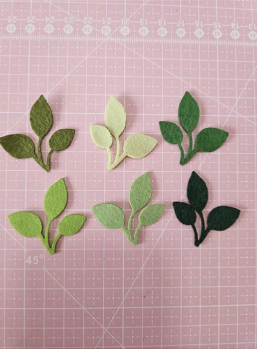 RECORTE DE FELTRO FOLHAGEM 3,5 CM PACOTE COM 15 UNIDADES