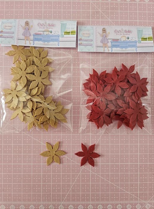 RECORTE DE FELYTRO FLOR DE NATAL FLÂMULA CASAL DE NOEL. ( VER NA FOTO)