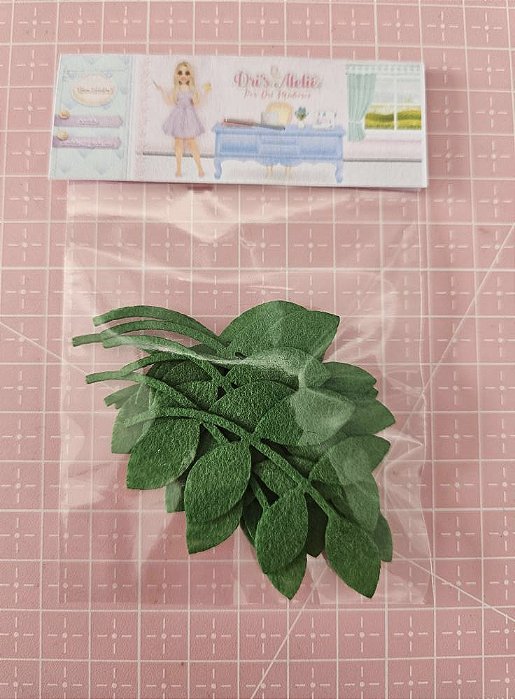 RECORTE DE FELTRO RAMO DE FOLHA FLÂMULA CASAL DE NOEL.