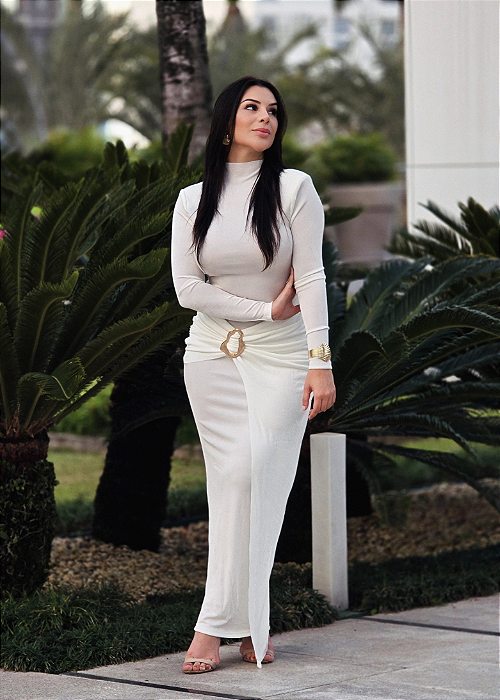 Vestido Longo Branco com Recorte Assimétrico