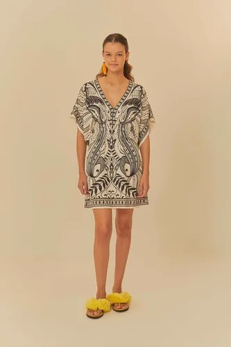 Vestido curto de manga rendeira