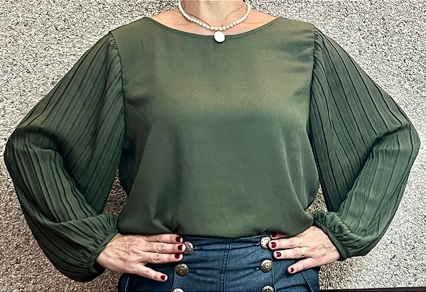 Blusa com Manga Plissada