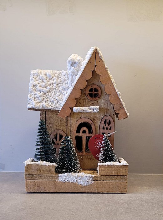 Casinha de Madeira Nevada com Luz - 26cm