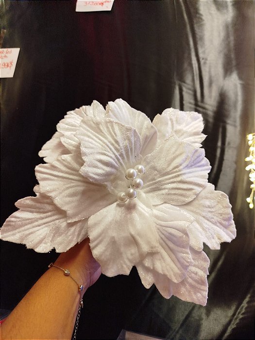 Flor Branca com Toque Aveludado - 20CM Decoração Elegante