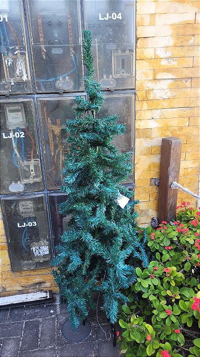 Árvore de Natal 1,50m 300 Galhos com Pé de Ferro