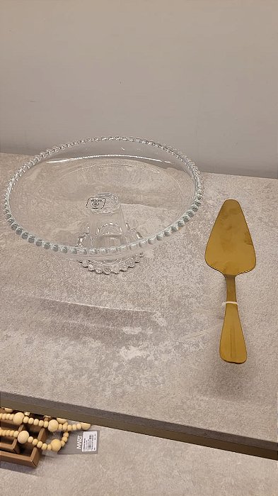 Kit Prato de Bolo com Pé e Espátula Dourada